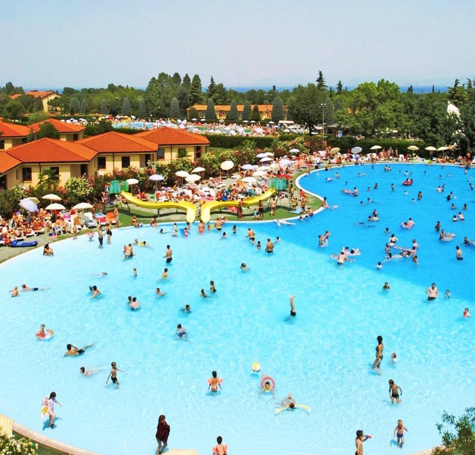 In 22100 Peschiera del Garda